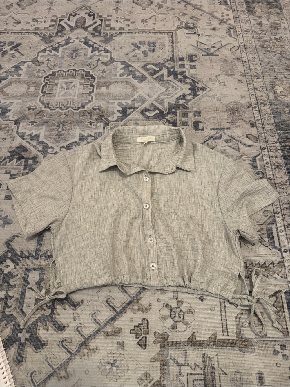 No Comment Los Angeles Small Gray Cropped Button Up Tie Side Top